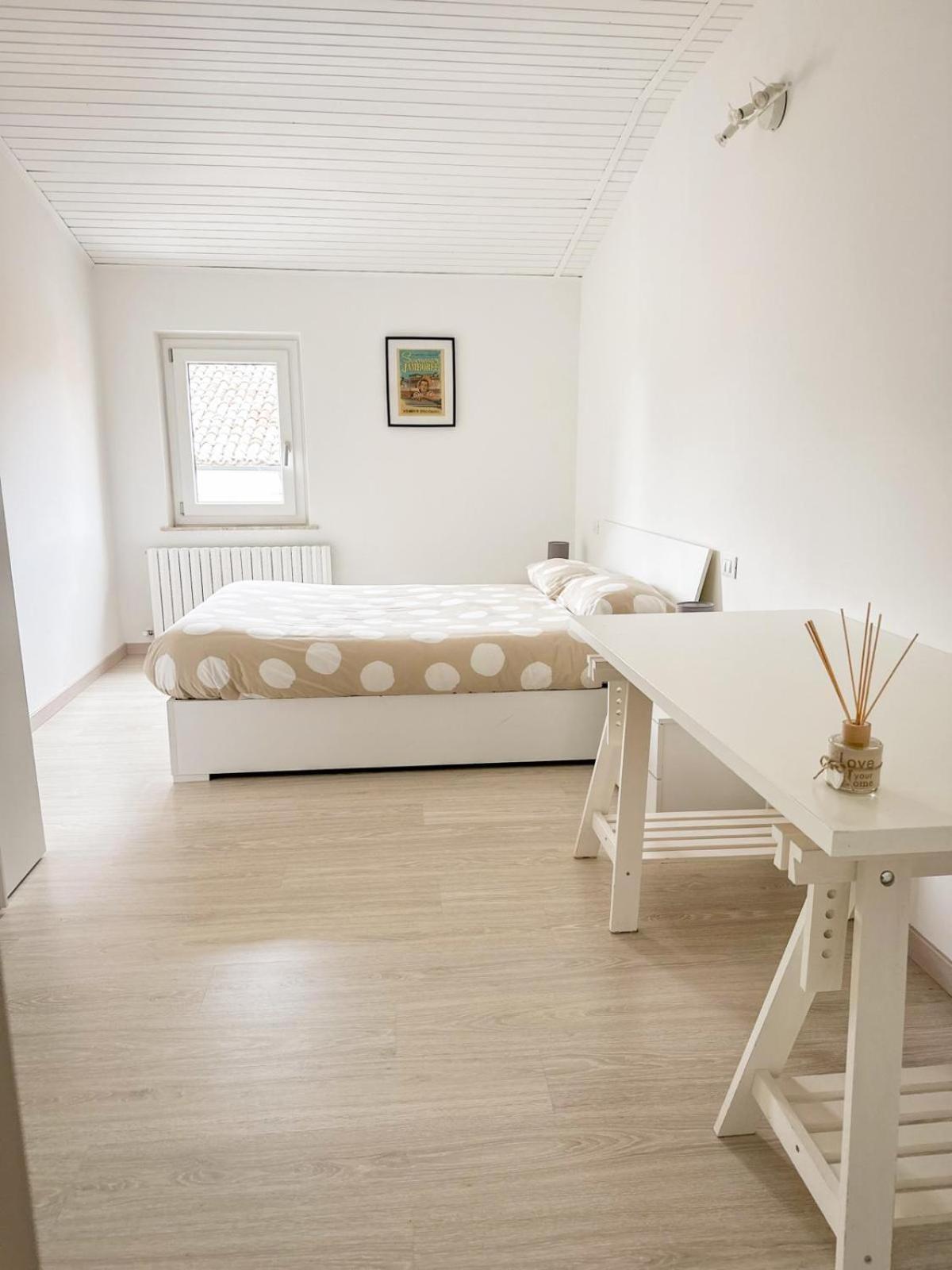 La Via Del Castello Apartment Castelferretti Екстериор снимка