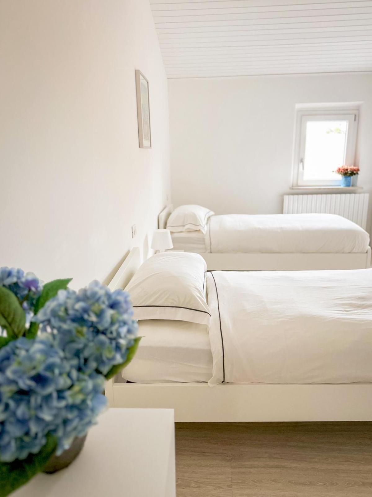 La Via Del Castello Apartment Castelferretti Екстериор снимка