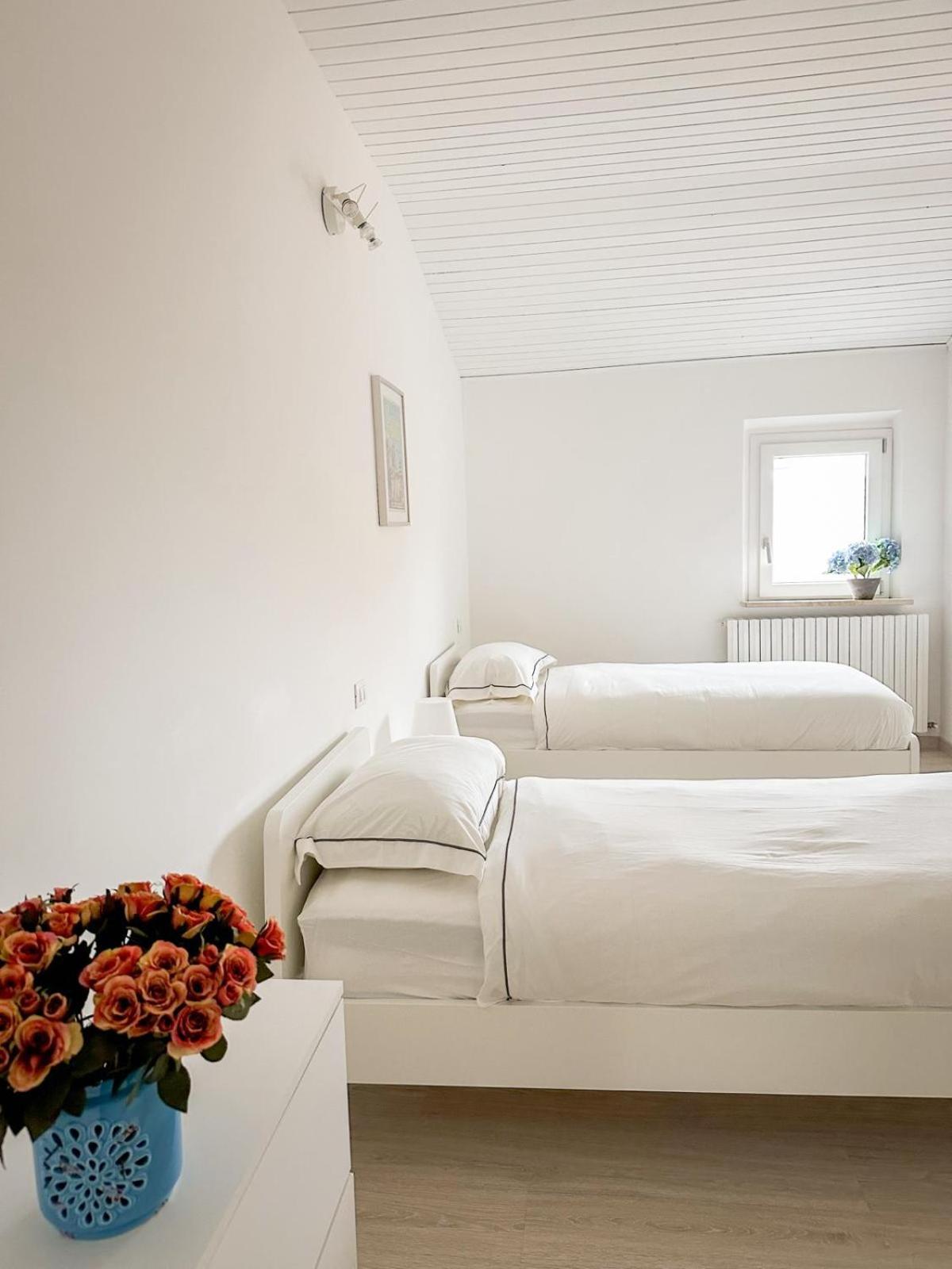 La Via Del Castello Apartment Castelferretti Екстериор снимка