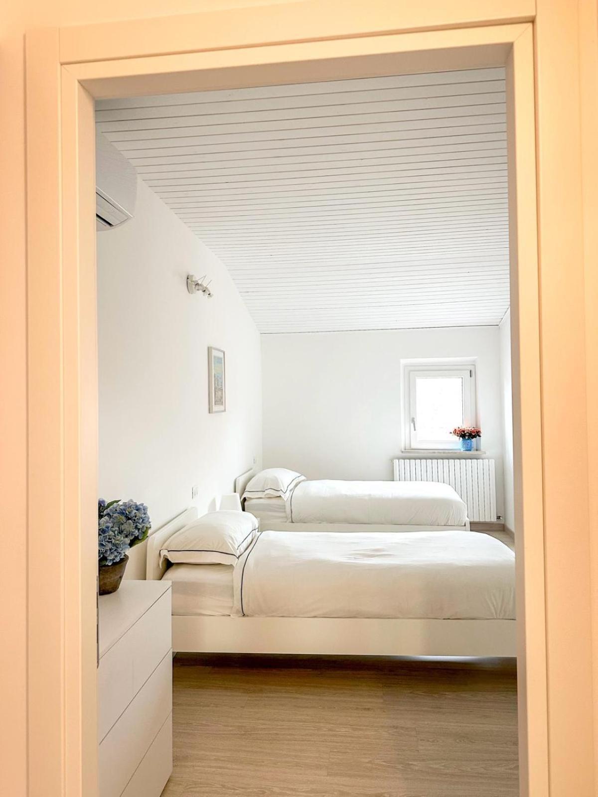 La Via Del Castello Apartment Castelferretti Екстериор снимка
